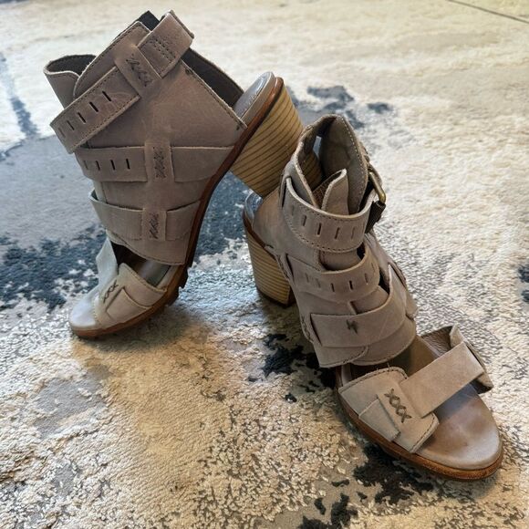 Sorel Nadia Buckle Leather Heeled Sandal in Grey/Kettle Size 8 - Picture 4 of 12